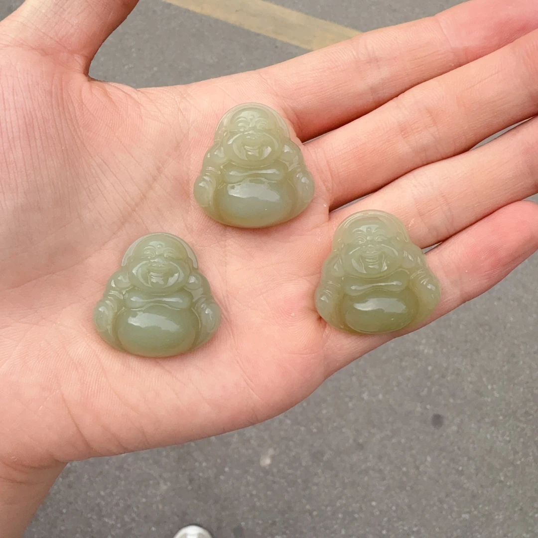 天然和田玉佛公吊坠约30mm左右多样性拍一发一r