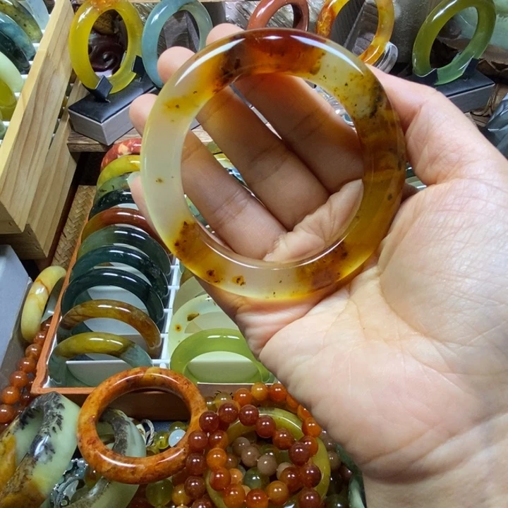 向***浅蛇纹石玉未镶嵌手镯