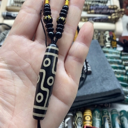 一***烟玛瑙/玉髓未镶嵌颈饰