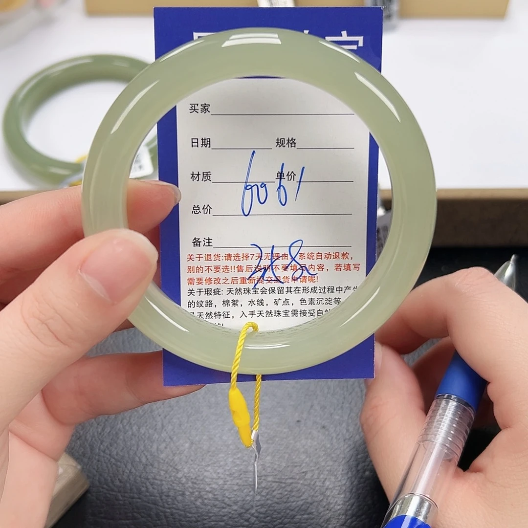 和田玉未镶嵌手镯