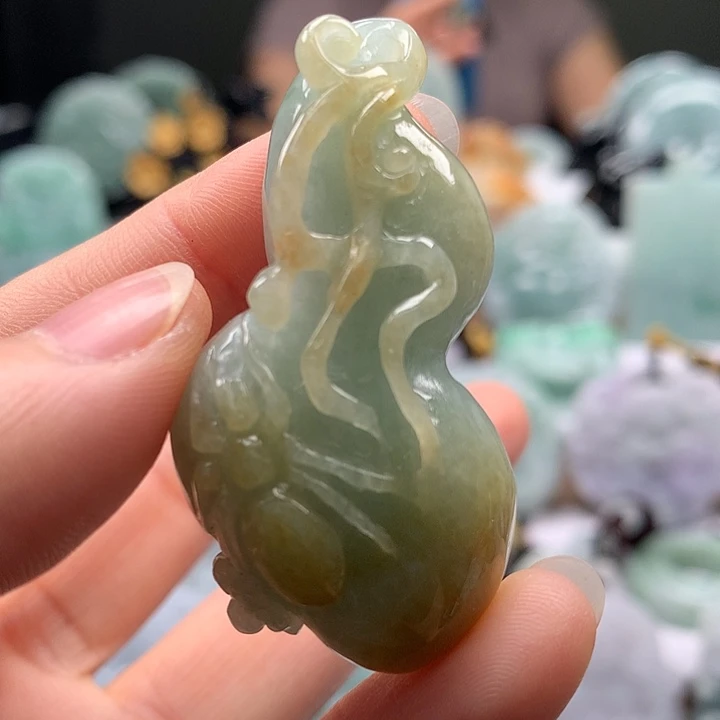 翡翠未镶嵌颈饰葫芦卡厚13+