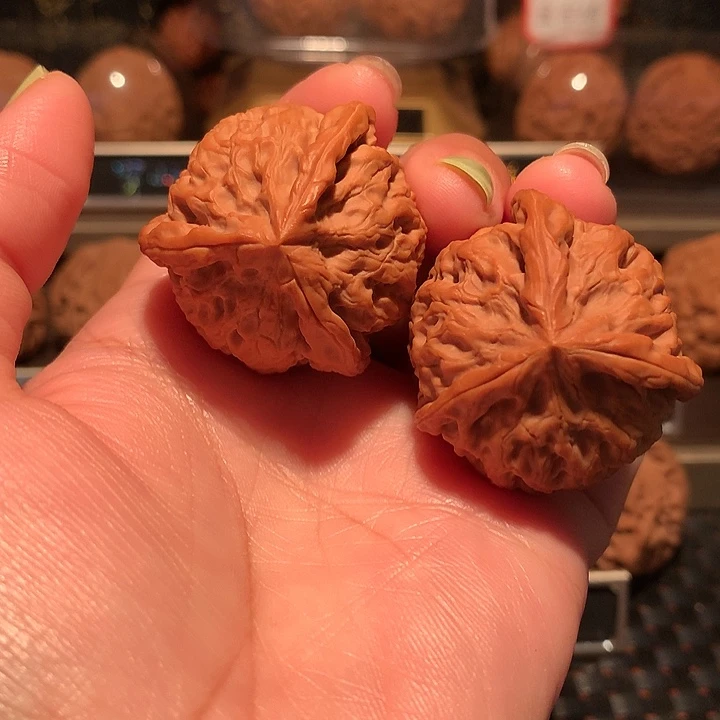 1***%文玩核桃把件雪狮