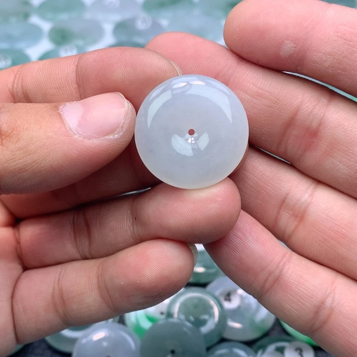 翡翠颈饰未镶嵌?缅甸天然A货翡翠