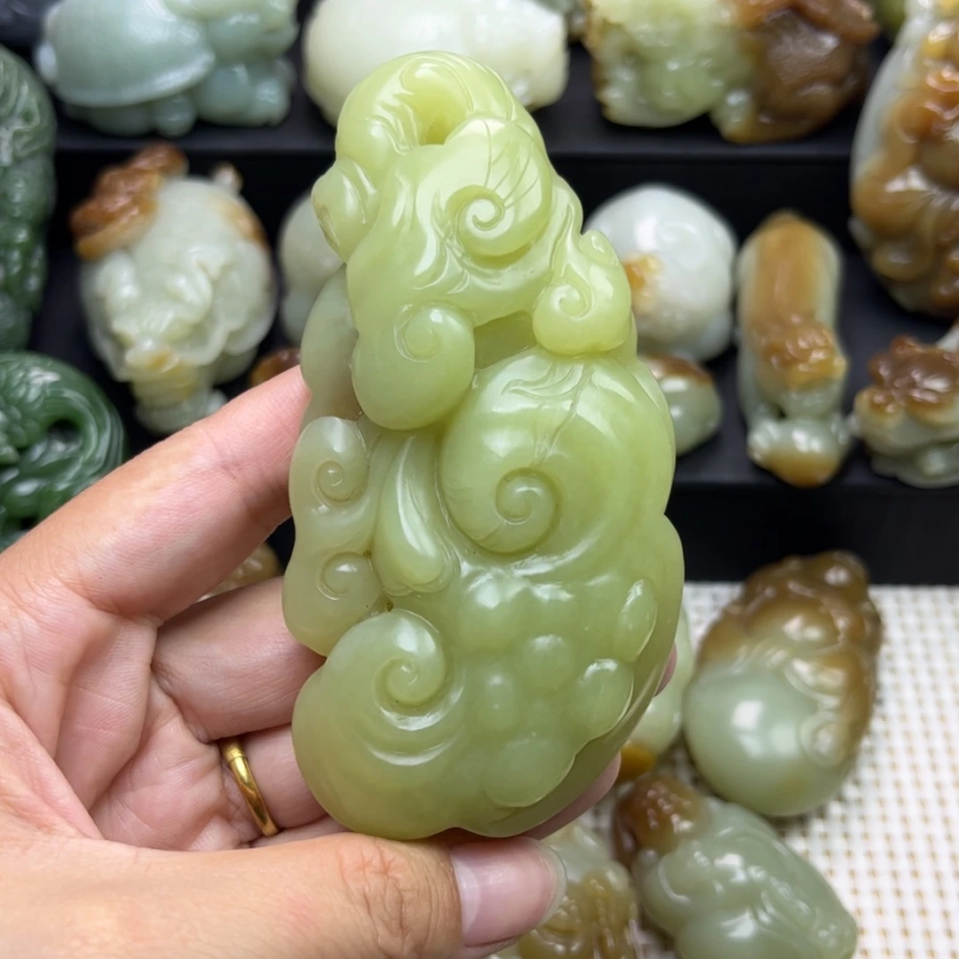 和田玉未镶嵌把件