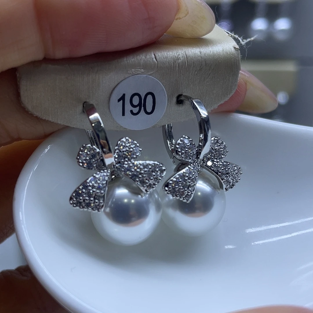 淡水珍珠耳饰未镶嵌