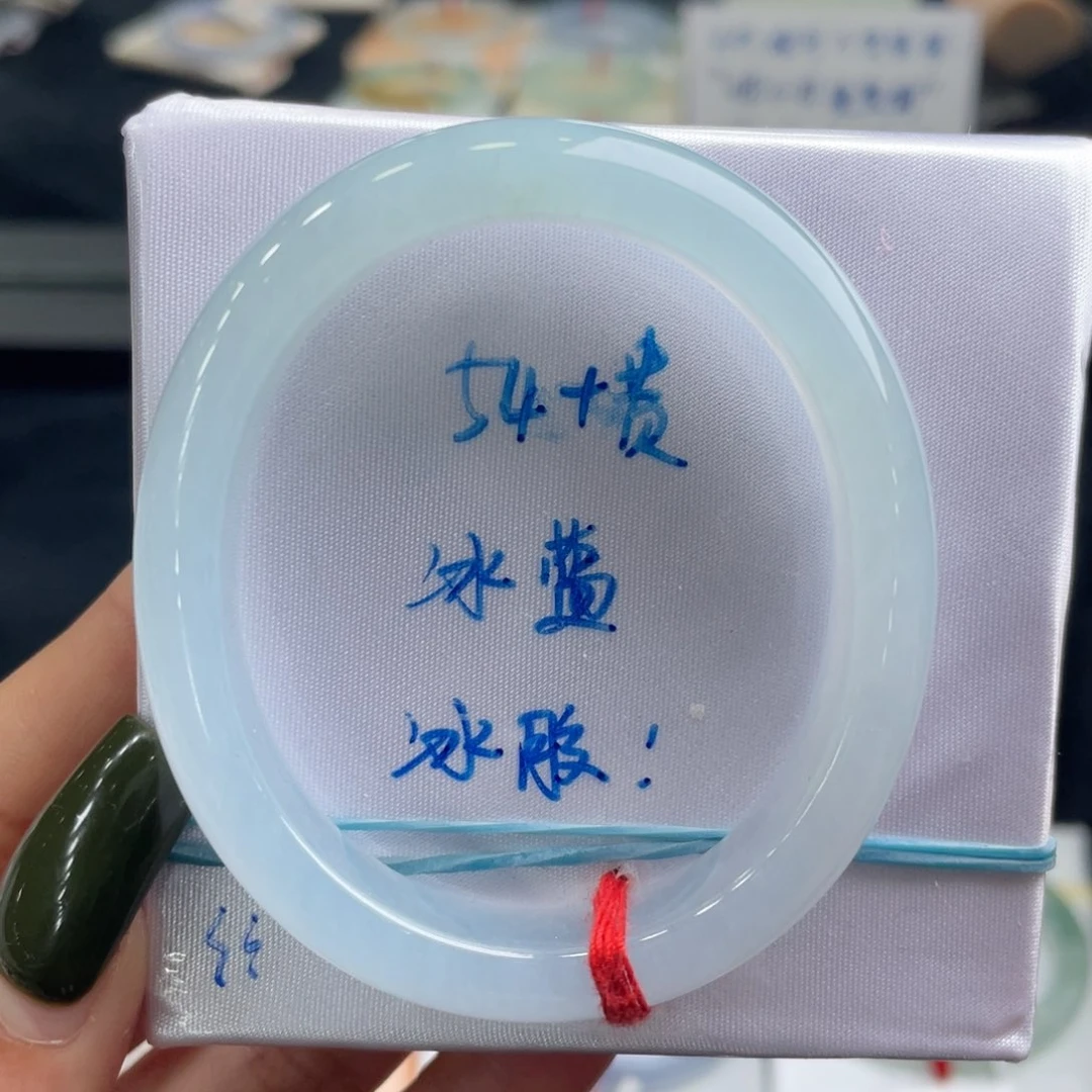 翡翠手镯未镶嵌翡翠手镯