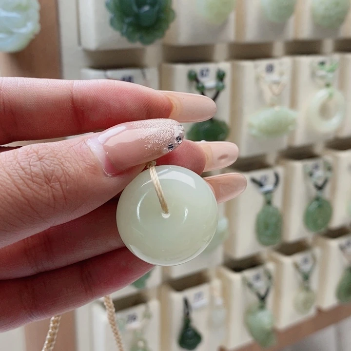 假***ꪝ和田玉未镶嵌颈饰