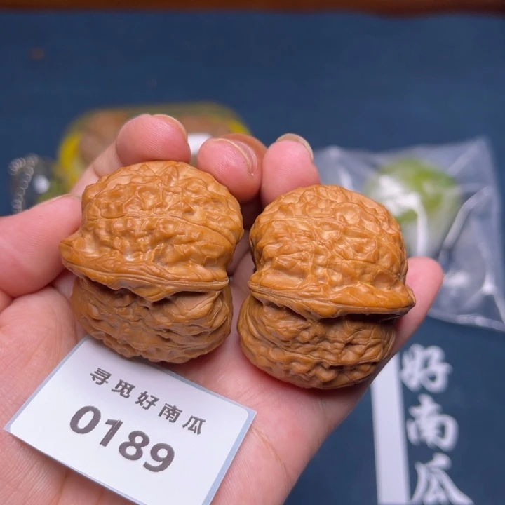 青***丘文玩核桃把件44-0189