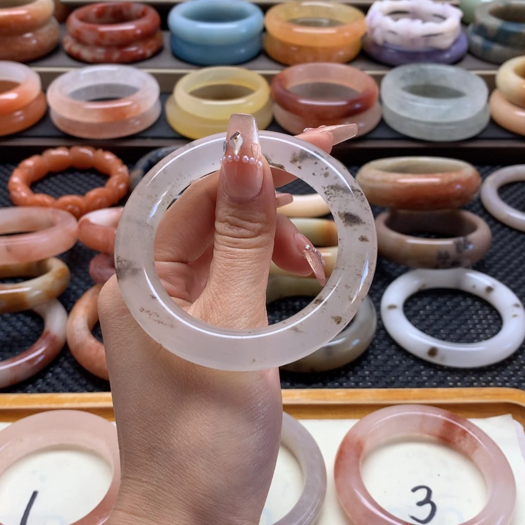 石英质玉手镯未镶嵌