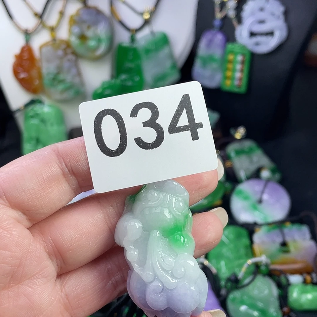 翡翠未镶嵌吊坠(赠链)