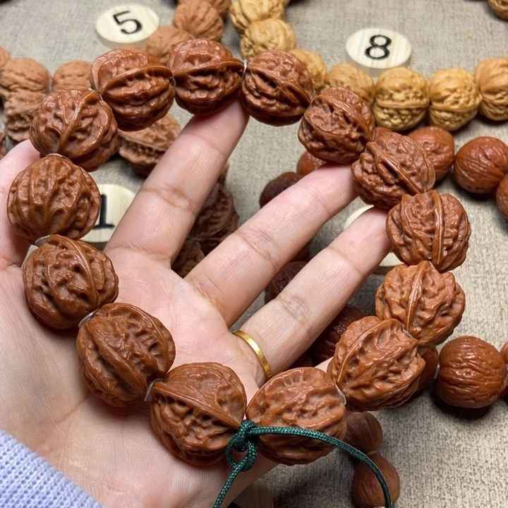 文玩核桃吊坠叶子八棱