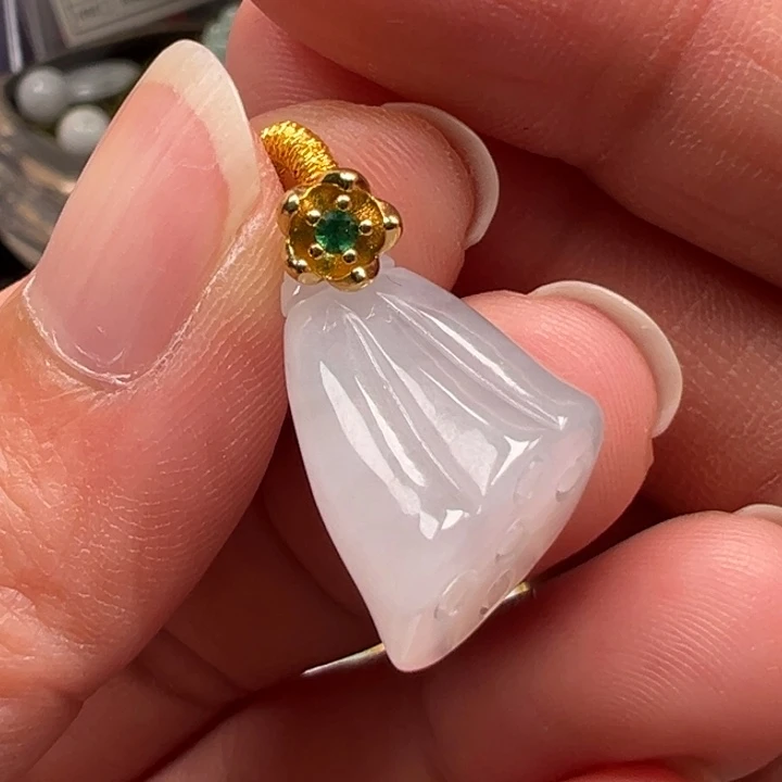 翡翠未镶嵌颈饰莲蓬吊坠