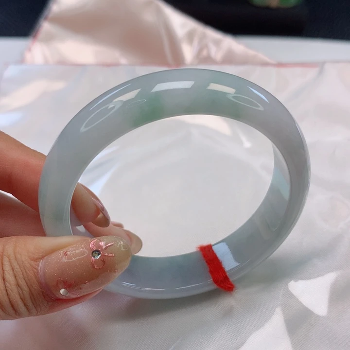 翡翠手镯未镶嵌本****。52圈