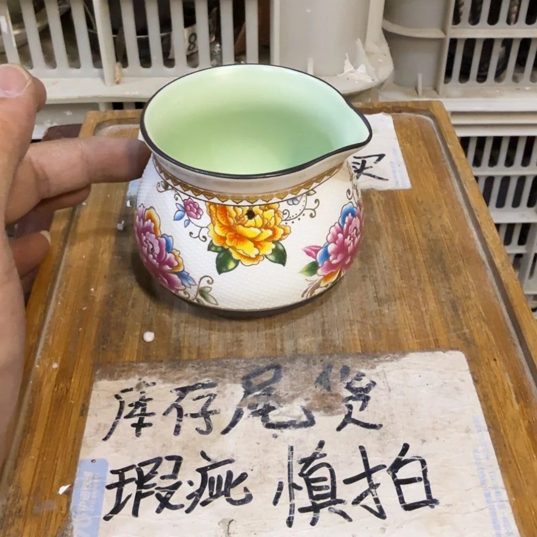 微瑕疵介意勿拍陶瓷器皿S283