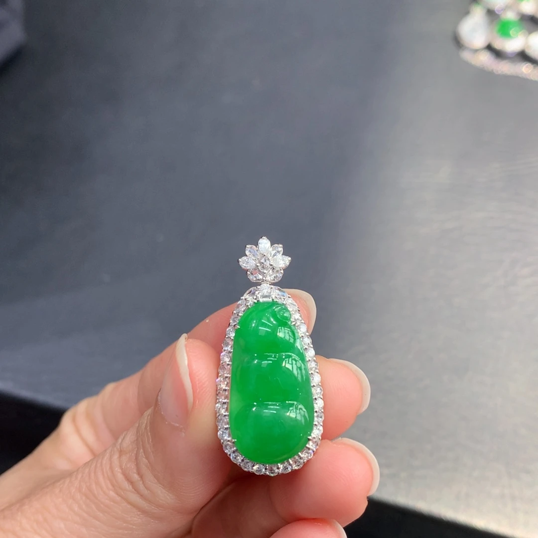 吊坠(不含链)18K金镶嵌翡翠