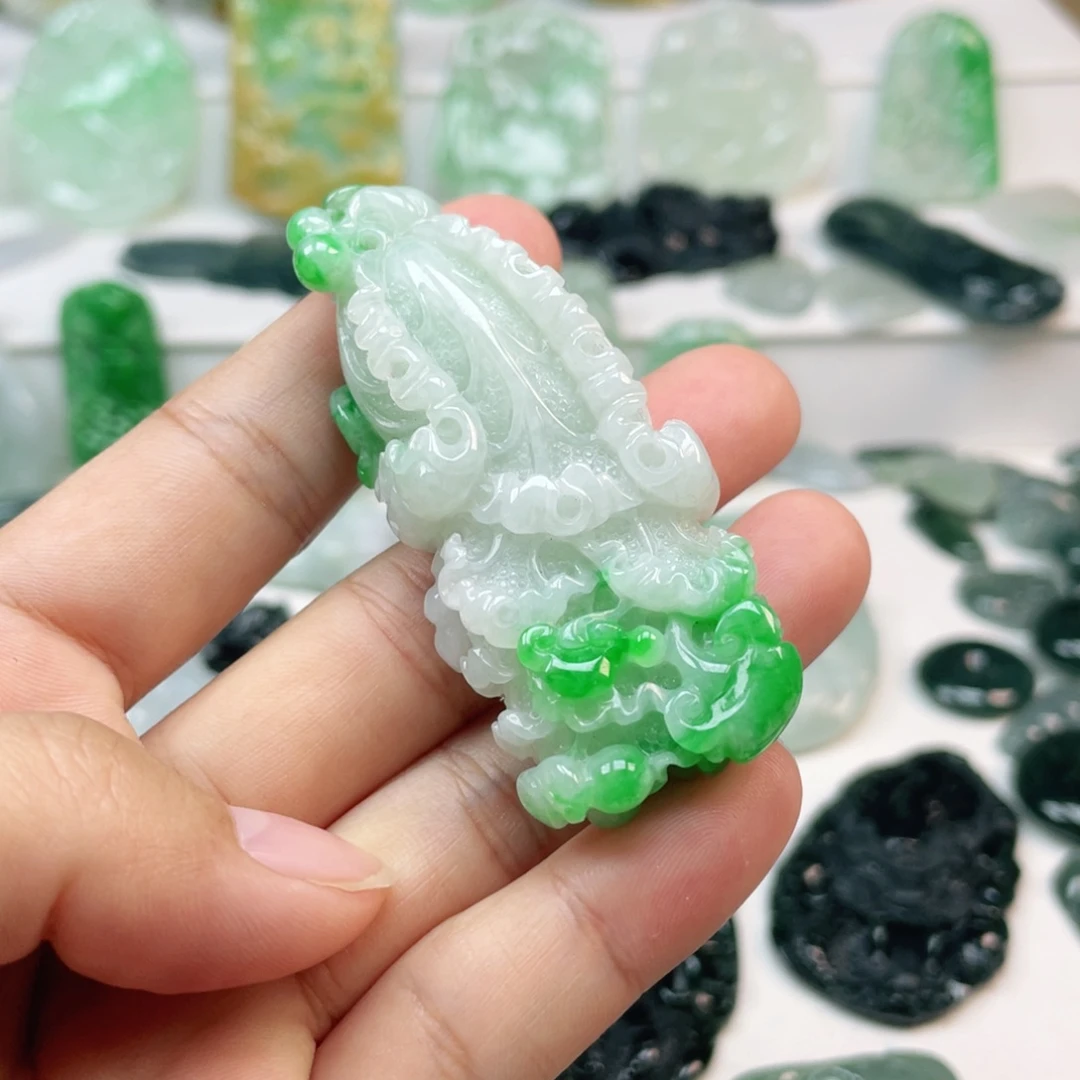 翡翠颈饰未镶嵌白菜