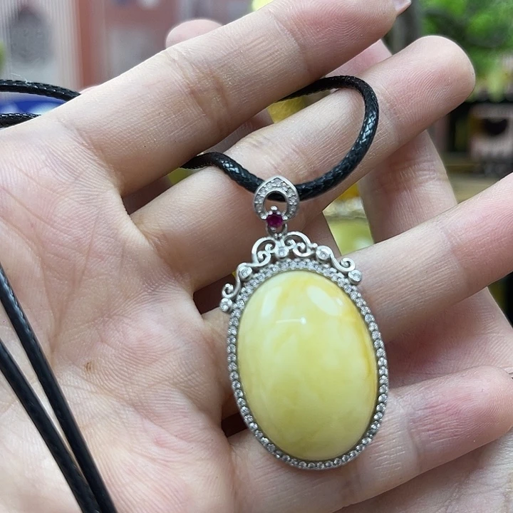 银S925镶嵌颈饰琥珀吊坠