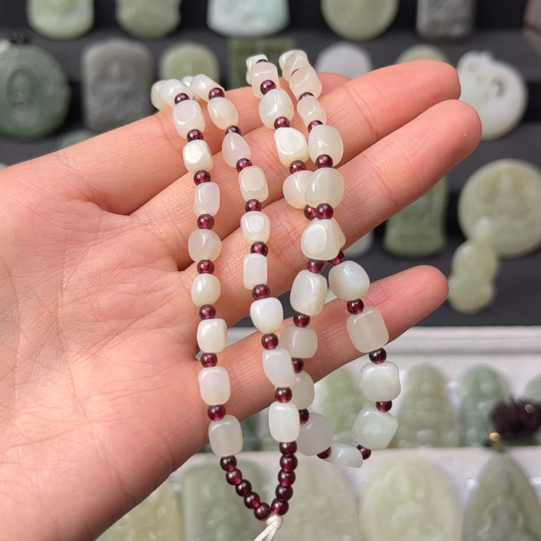 和田玉颈饰未镶嵌影*