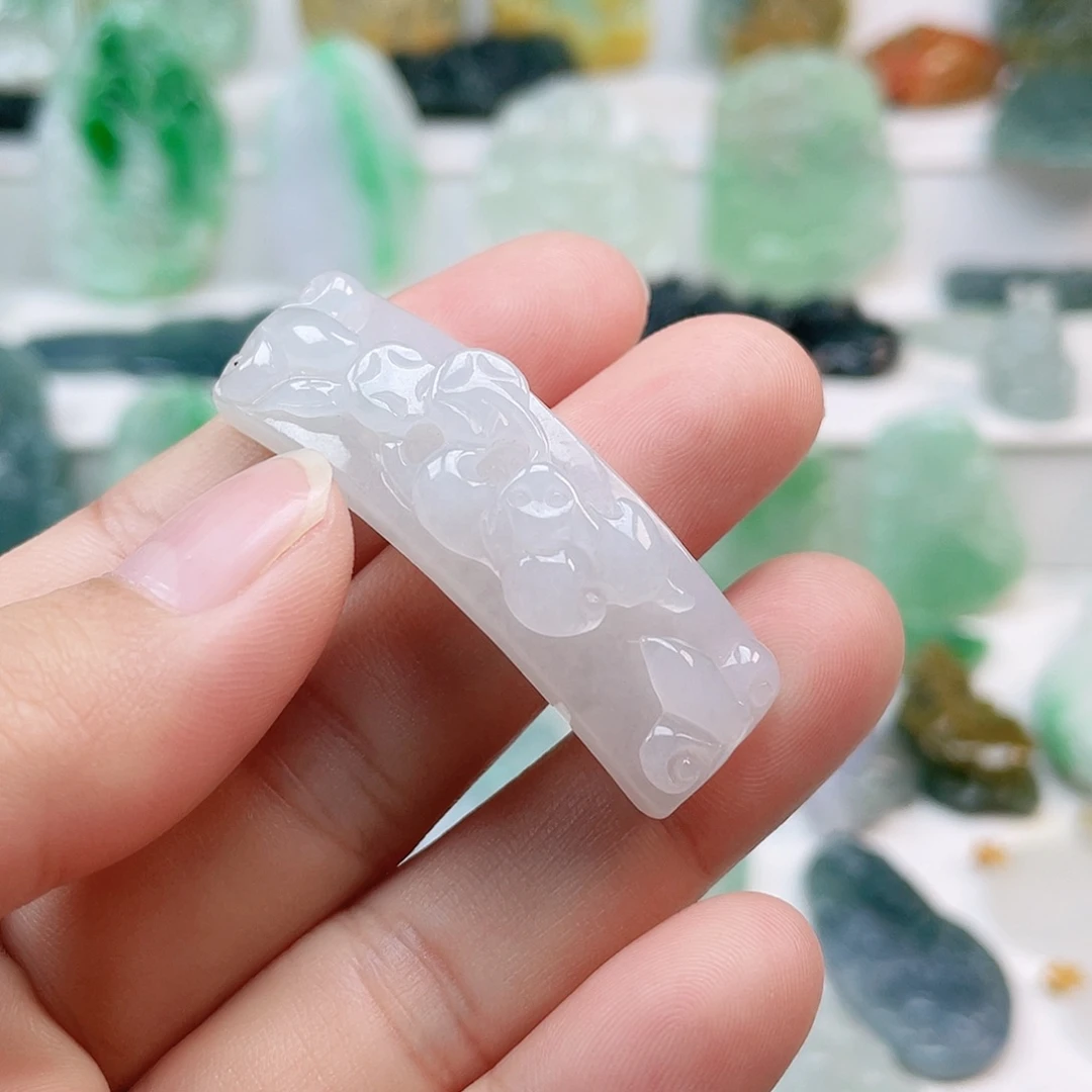 翡翠颈饰未镶嵌手牌