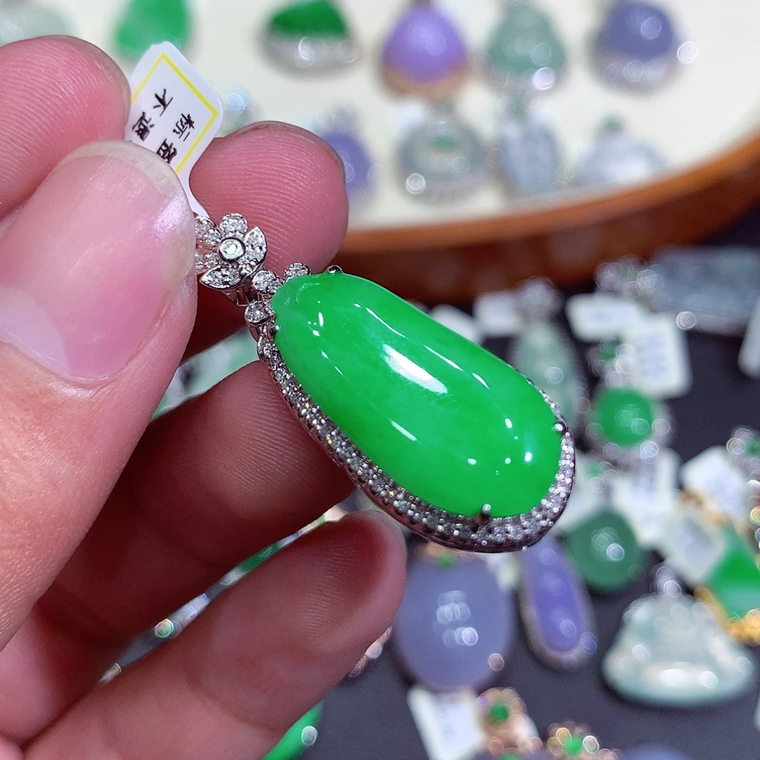 翡翠吊坠(不含链)18K金镶嵌