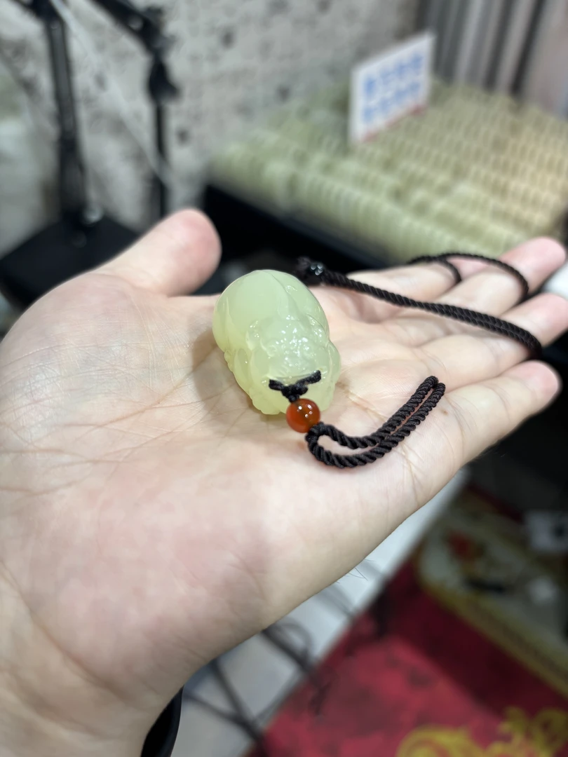 青海玉石吊坠招财貔貅男女均可佩戴时尚百搭