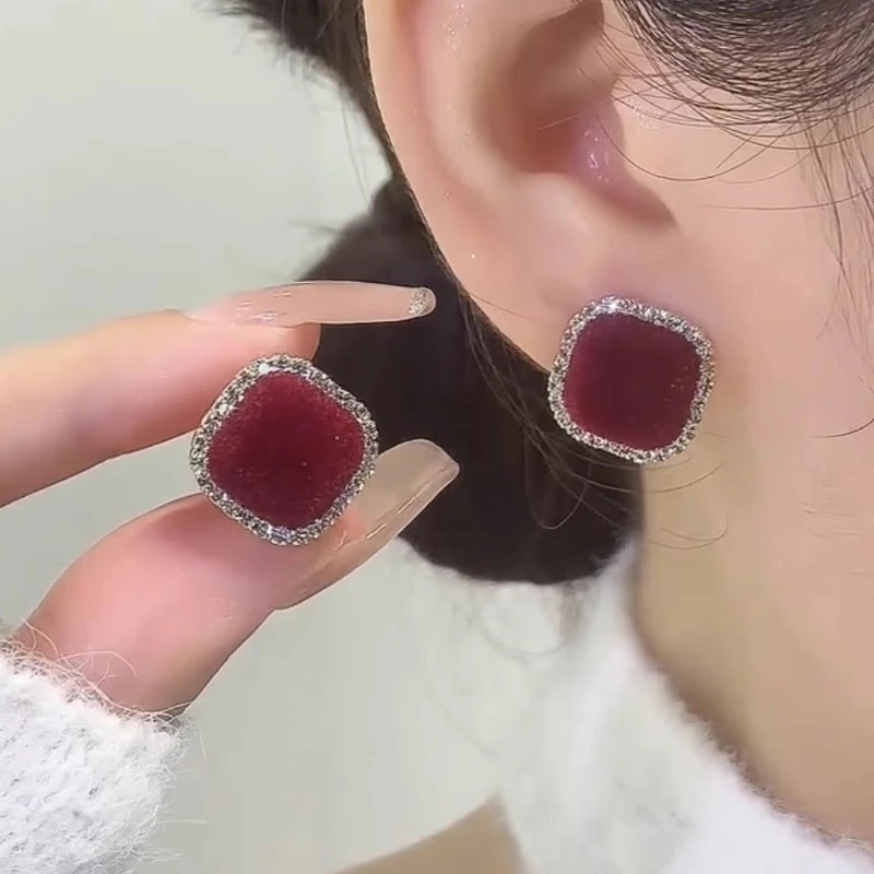 合金锆石耳饰 港风酒红色植绒方形锆石银针耳钉轻奢高级感耳环气