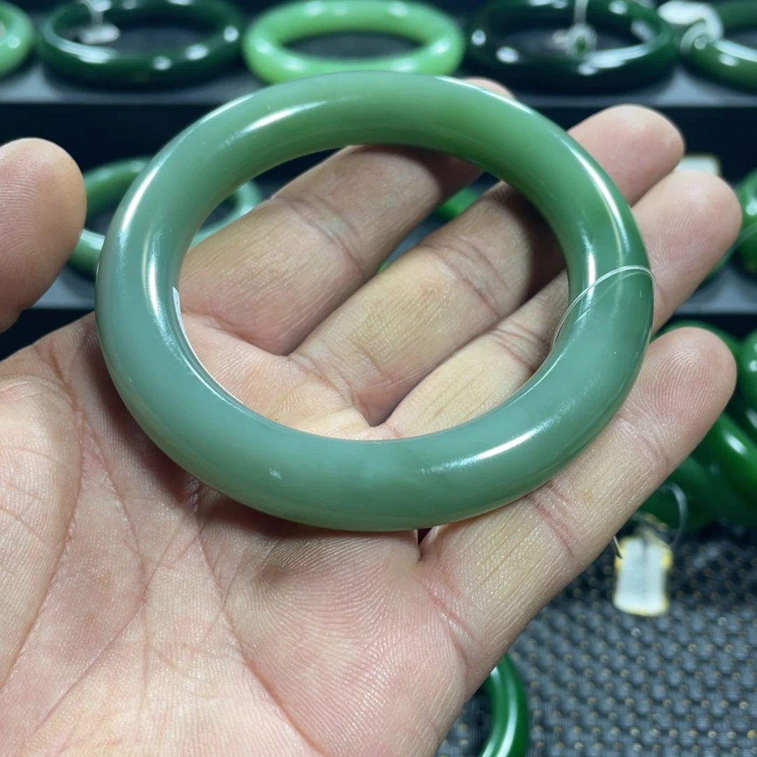 和田玉（碧玉）未镶嵌手镯