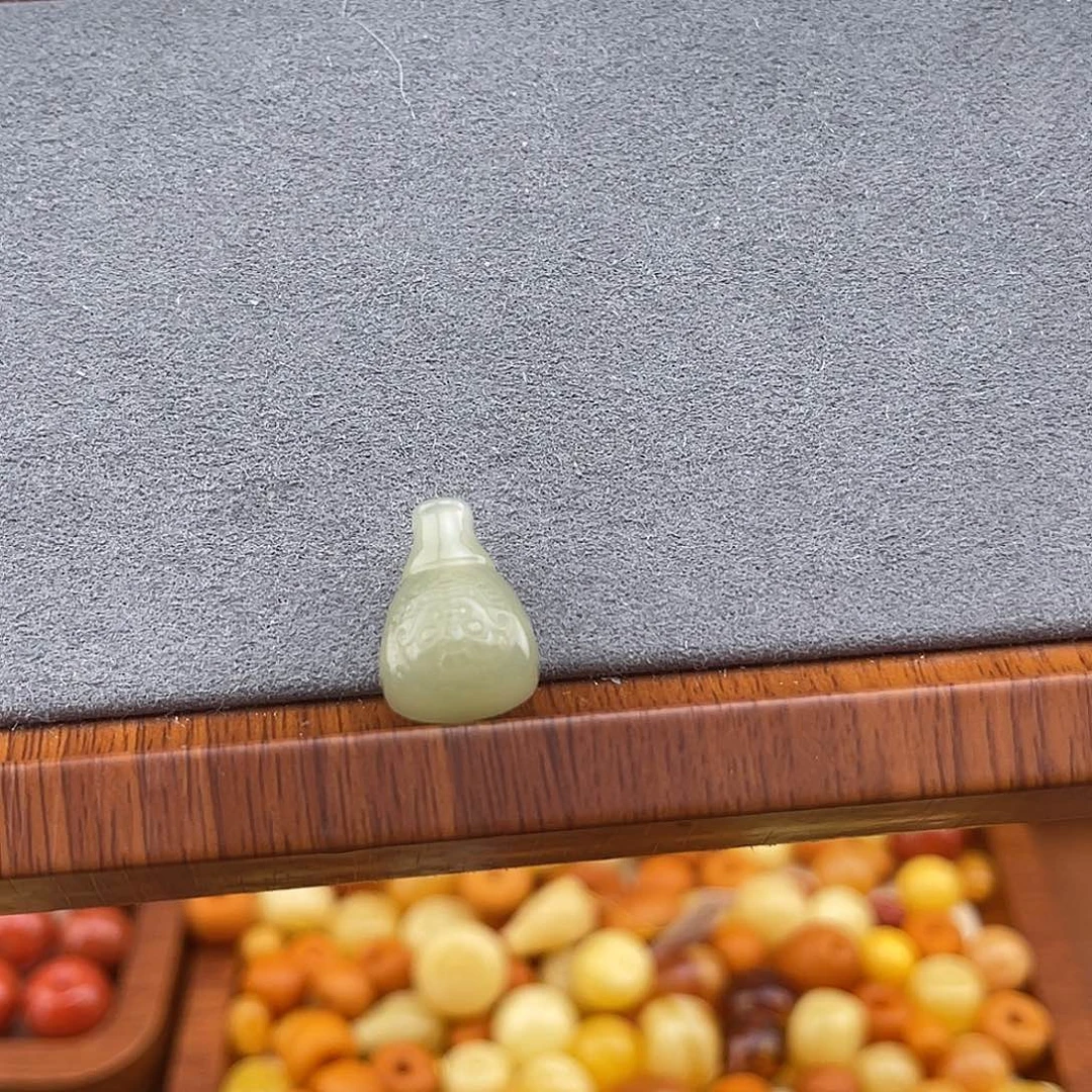 安***～和田玉未镶嵌挂件丰颖