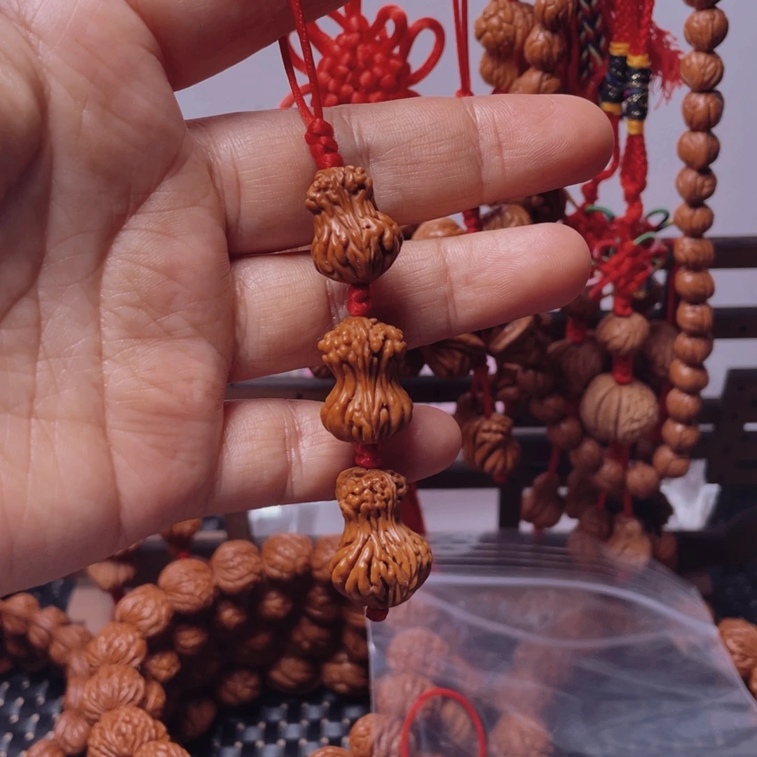 木质类龙纹桃枭挂件