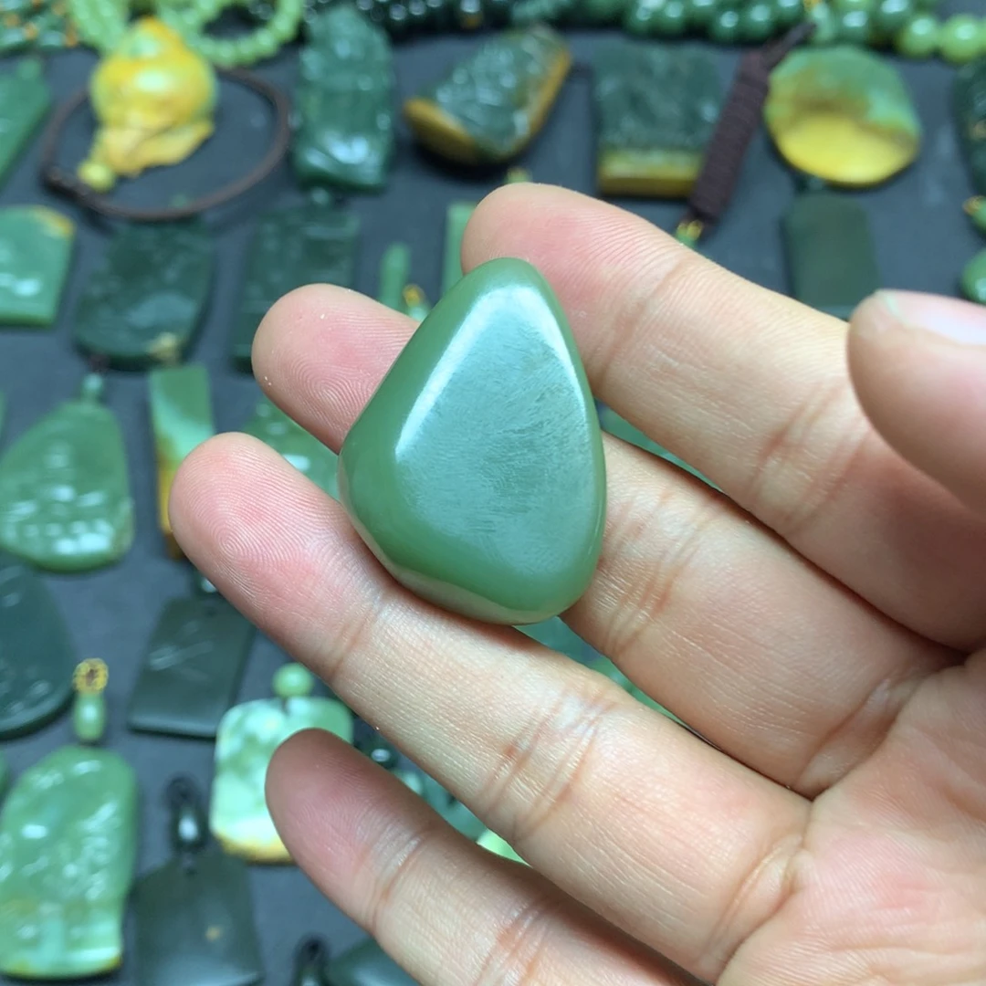 岫岩老玉（透闪石质玉）颈饰未镶嵌知*