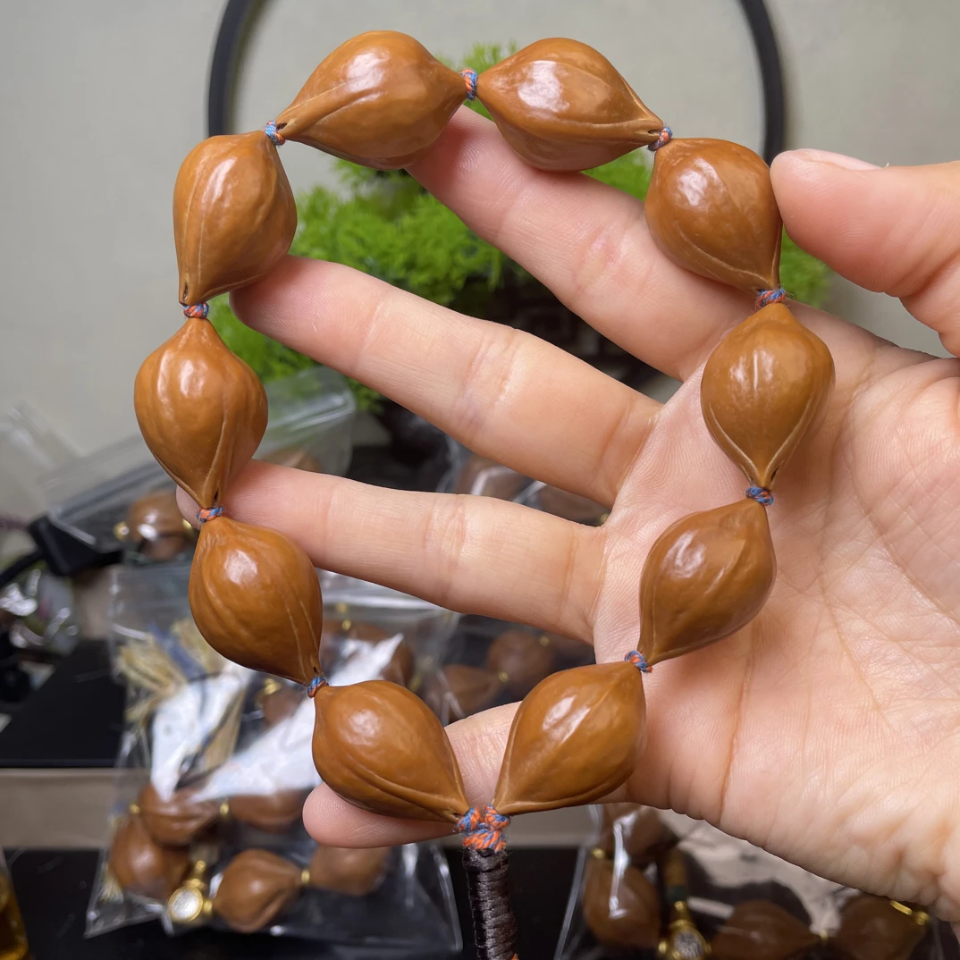 橄榄核雕1.8黑金刚鸡血红10粒