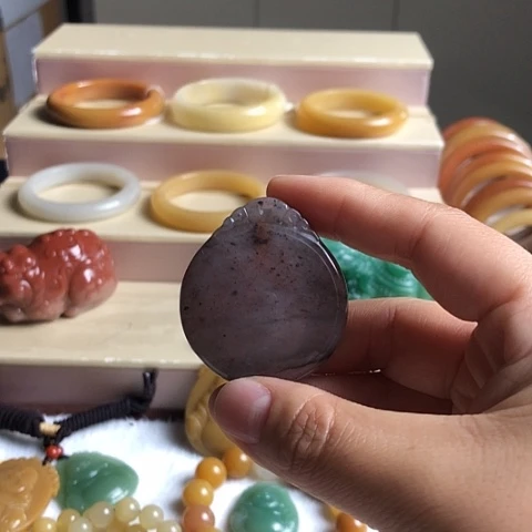 石英质玉未镶嵌颈饰