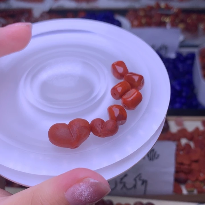 嗨****南红玛瑙未镶嵌珠宝半成品56