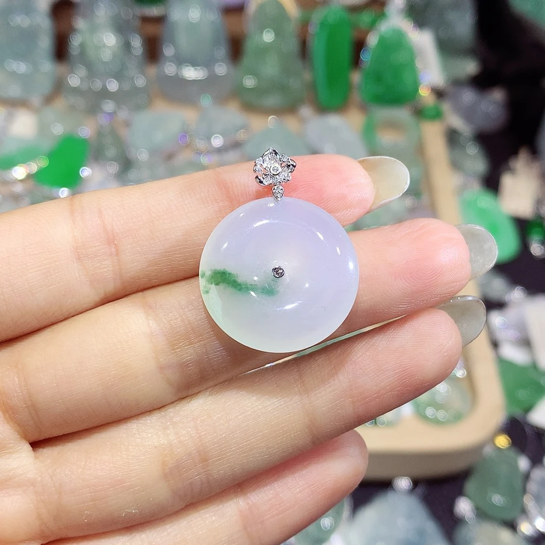 翡翠18K金镶嵌颈饰扣子