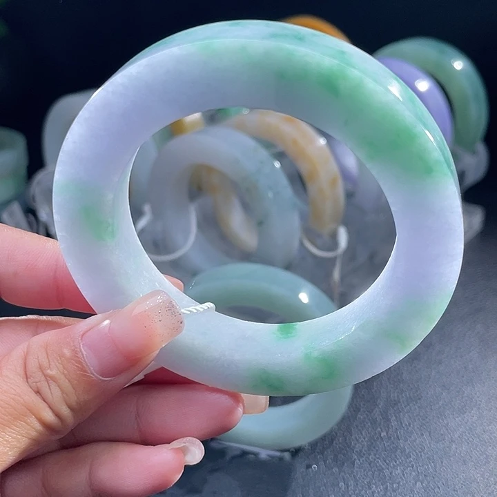 定制翡翠未镶嵌翡翠手镯