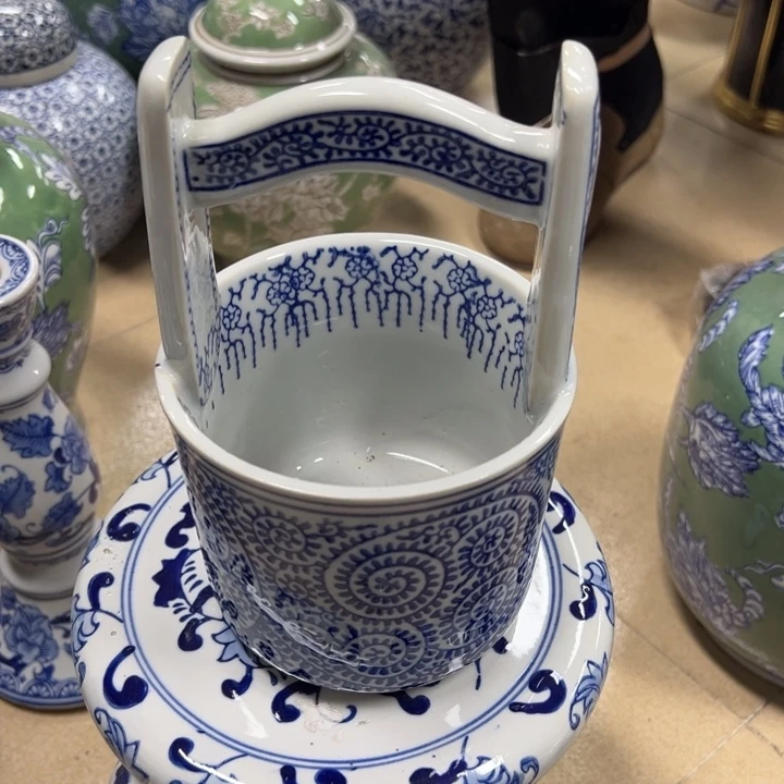 瓷片微瑕。。。。。。。。。。。。。