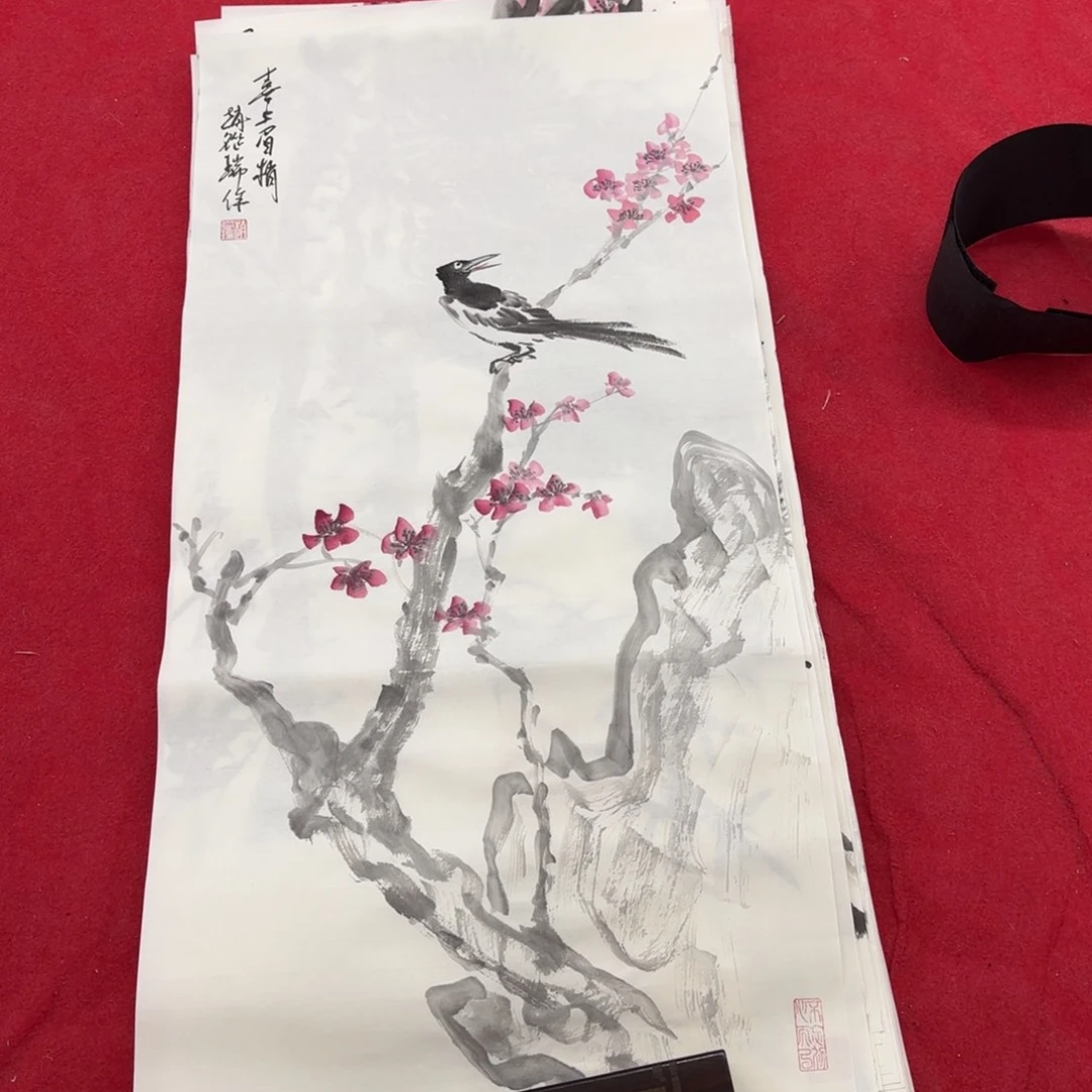 国画花鸟等图案为一体而