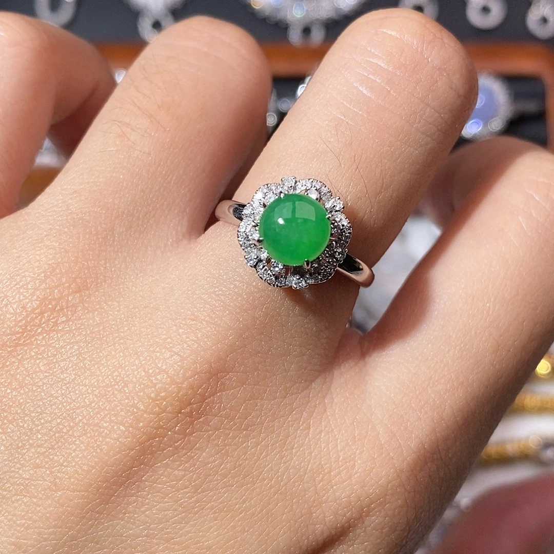 颈饰18K金镶嵌翡翠戒指