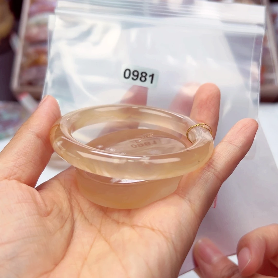 未镶嵌手镯玛瑙/玉髓田*