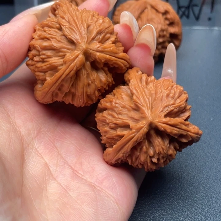 D***F文玩核桃吊坠白狮子