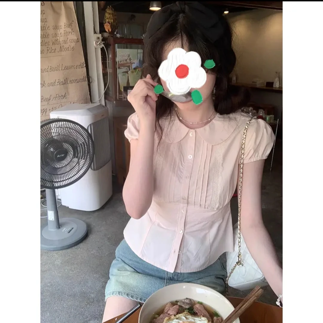 蕾丝拼接娃娃领粉色短袖衬衫女2025夏季新款修身收腰开衫上衣短款