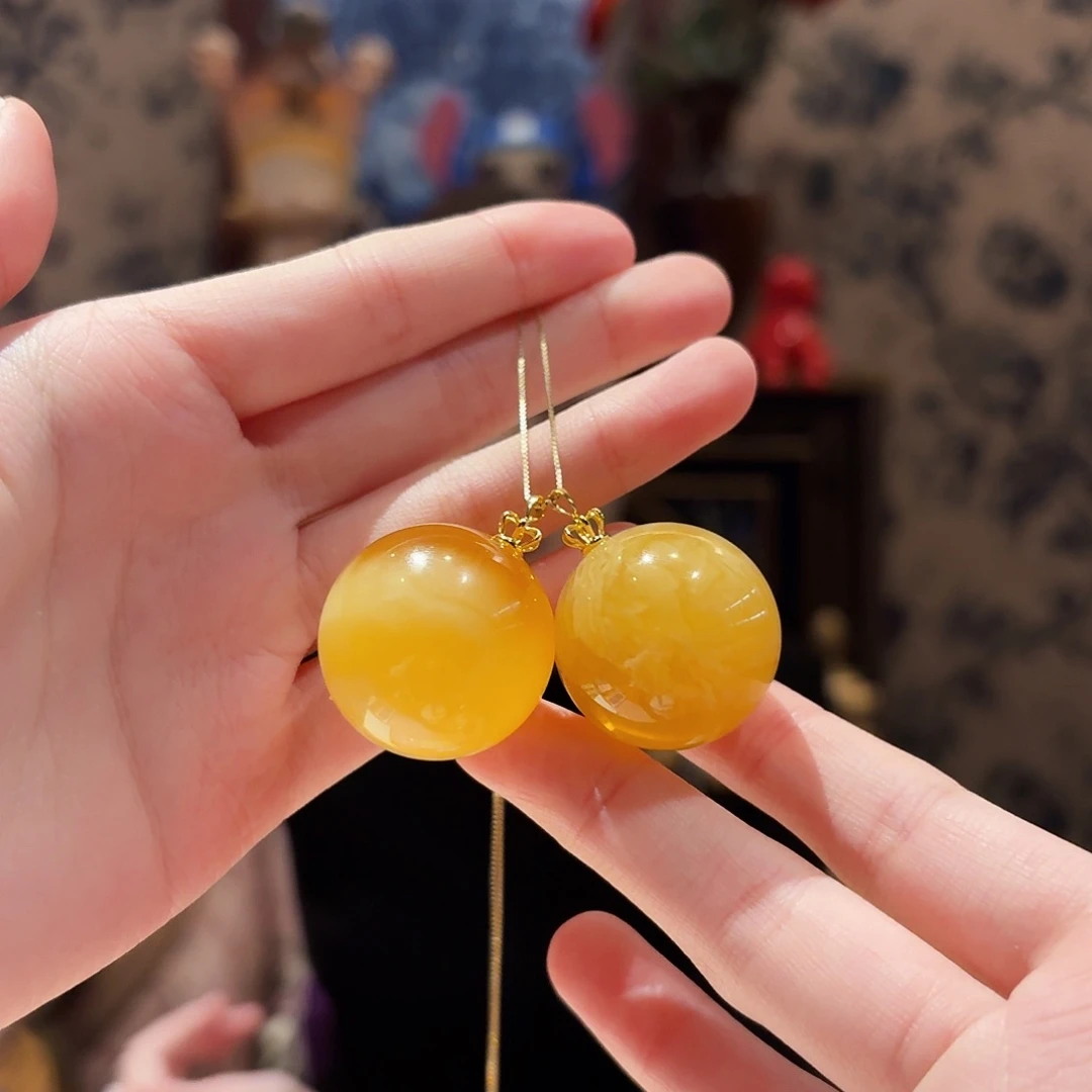 18K金镶嵌吊坠(赠链)蜜蜡