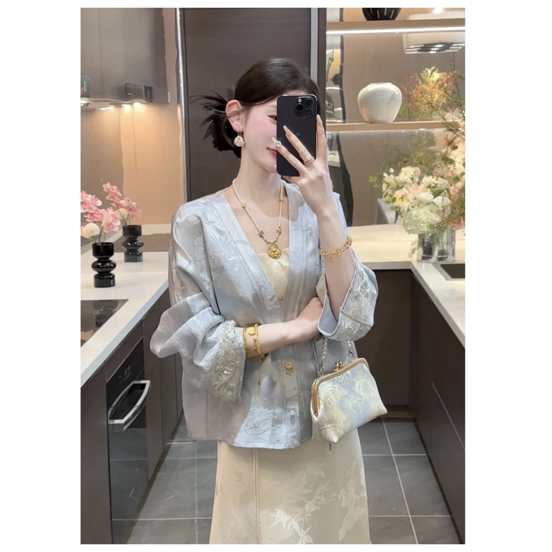 2025春季新款气质复古刺绣提花上衣窈窕气质百搭开叉半身裙两件套