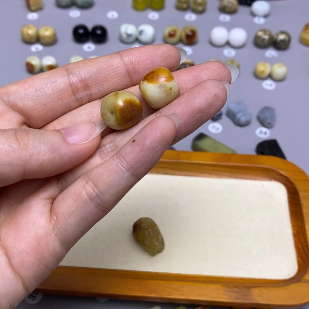 蛇纹石玉配饰合金大**周