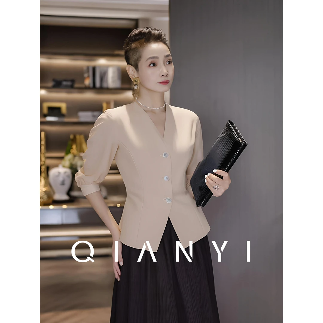 纤屹2025夏季新款气质法式休闲外穿轻奢高级感遮肉显瘦女装衬衫