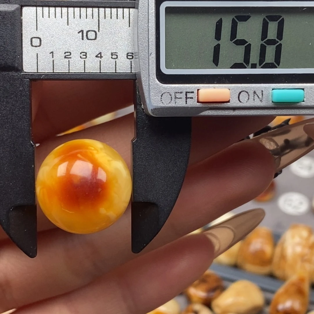 裸石琥珀未镶嵌圆珠