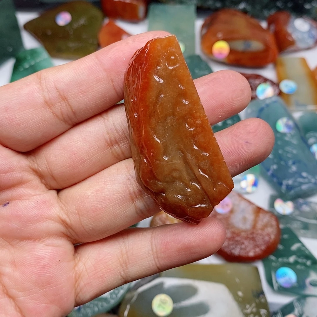 翡翠未镶嵌颈饰红翡