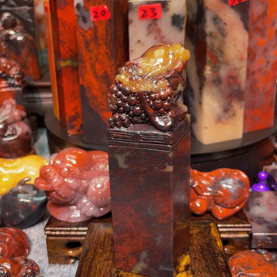 陶瓷桂林鸡血玉雕件