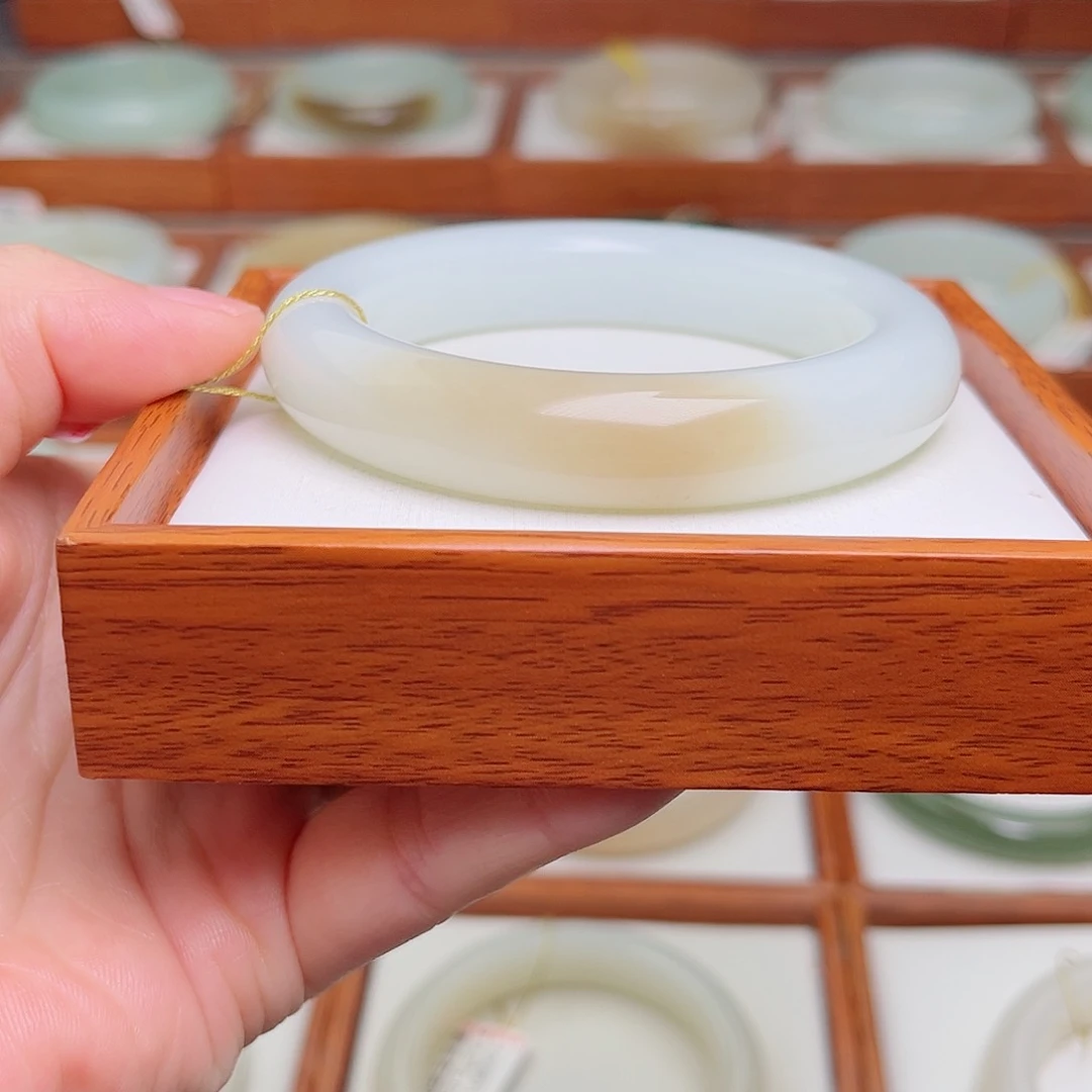 和田玉手镯未镶嵌57.3