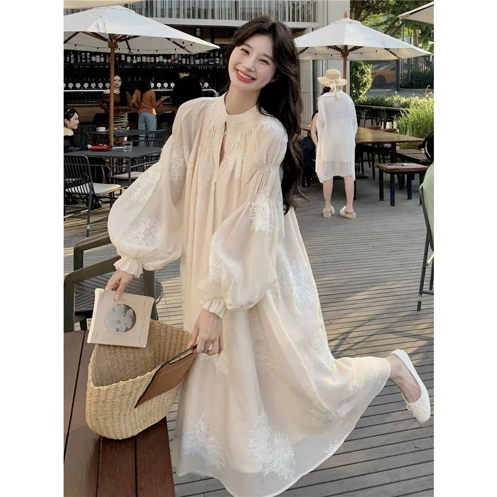 法式刺绣温柔风连衣裙女春夏新款宽松显瘦灯笼袖气质绝美仙女长裙